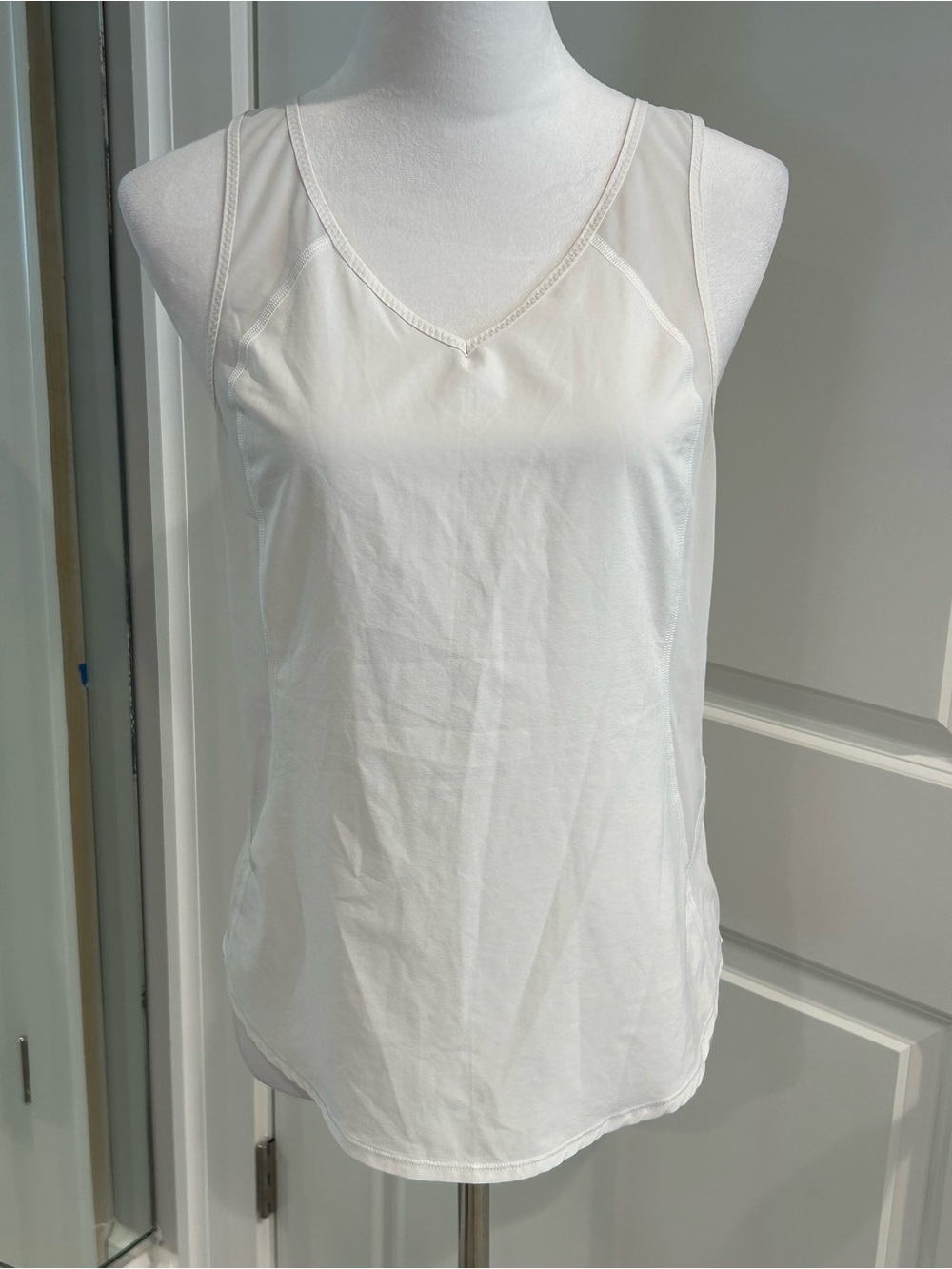 lululemon athletica (Sz M) Run with the Sun tank (white)
